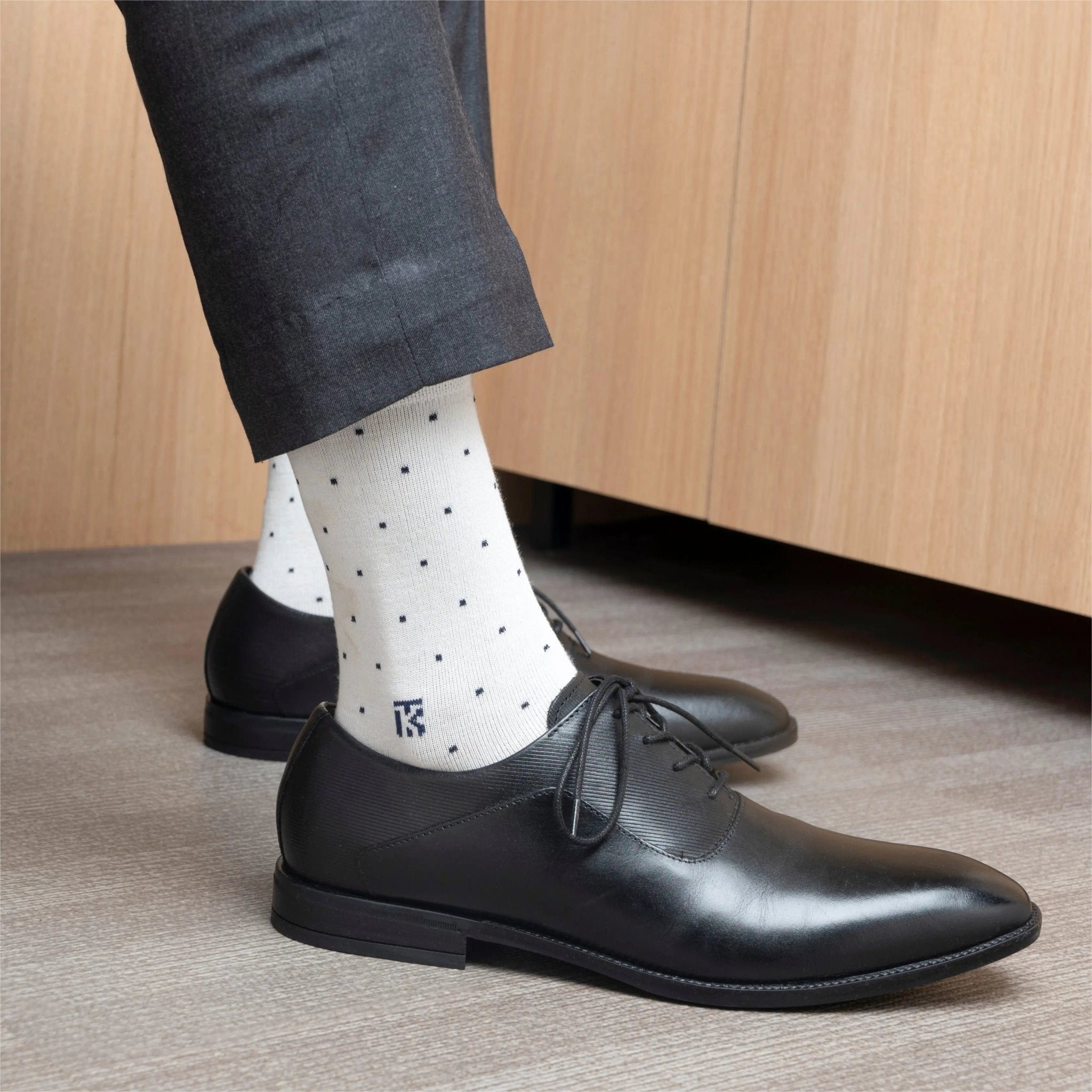 KIKITOES BAMBOO MEN CREW SOCKS | WHITE STONEKikitoes