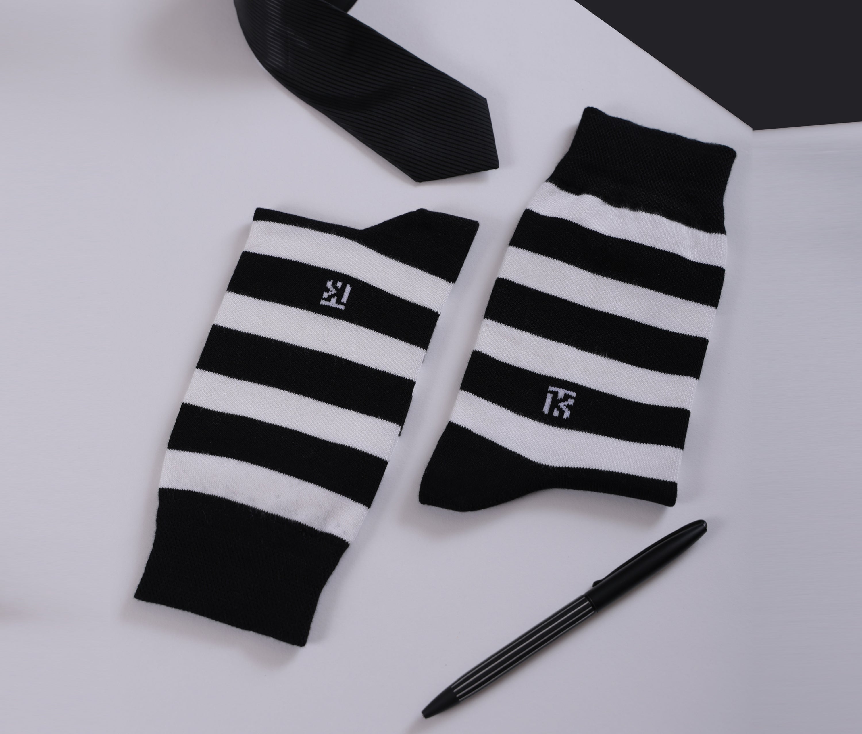 Kikitoes Luxe Signature Box – Stripes & Dots Collection