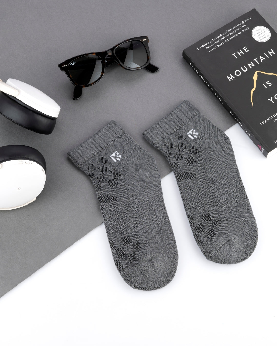 Men’s premium bamboo ankle socks from KIKITOES, displayed in multiple colours – ideal as sports socks or gym socks for active wear.