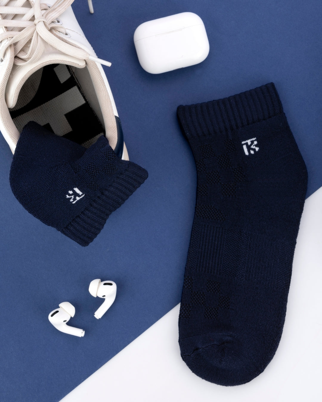 Men’s premium bamboo ankle socks from KIKITOES, displayed in multiple colours – ideal as sports socks or gym socks for active wear.