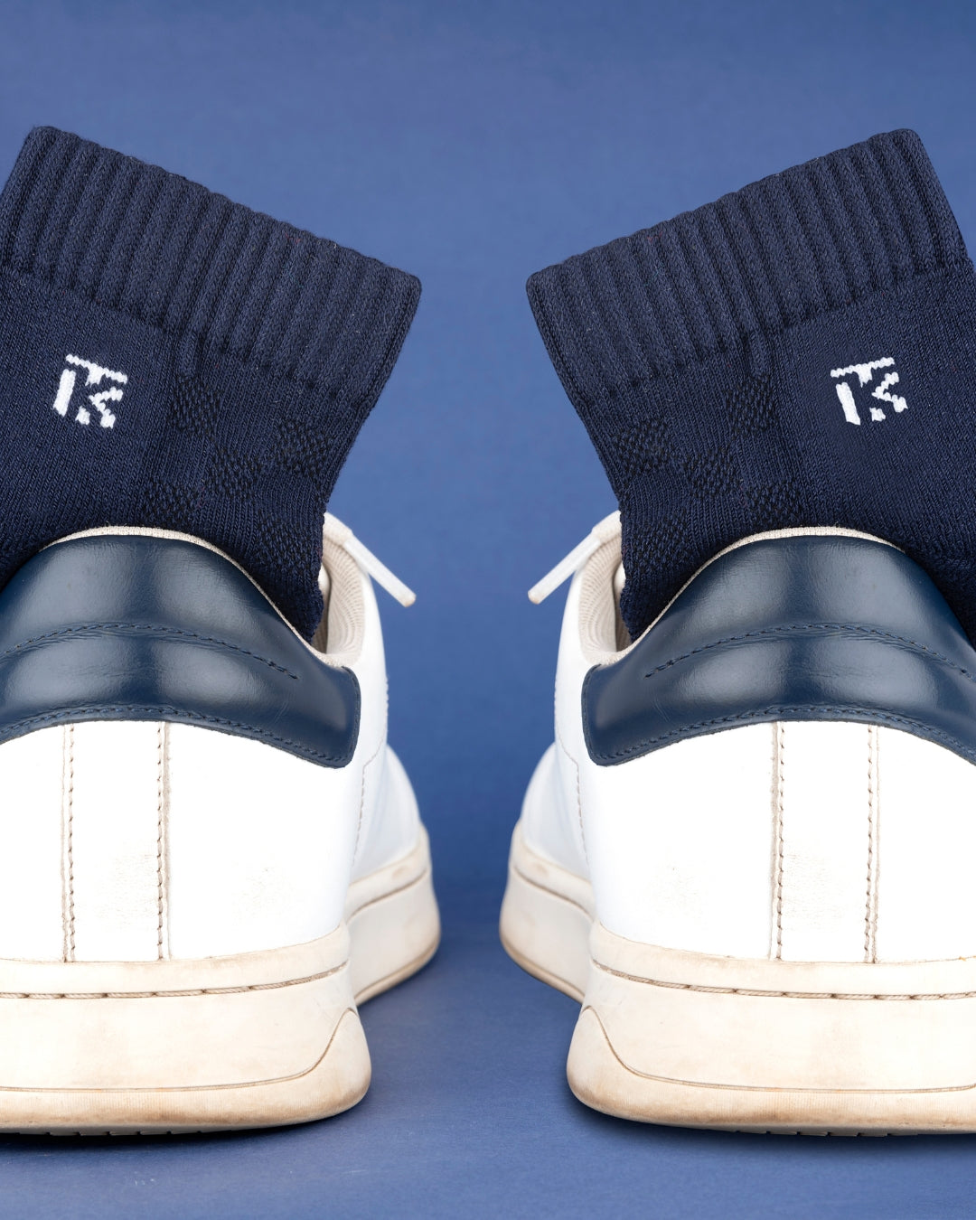 Men’s premium bamboo ankle socks from KIKITOES, displayed in multiple colours – ideal as sports socks or gym socks for active wear.