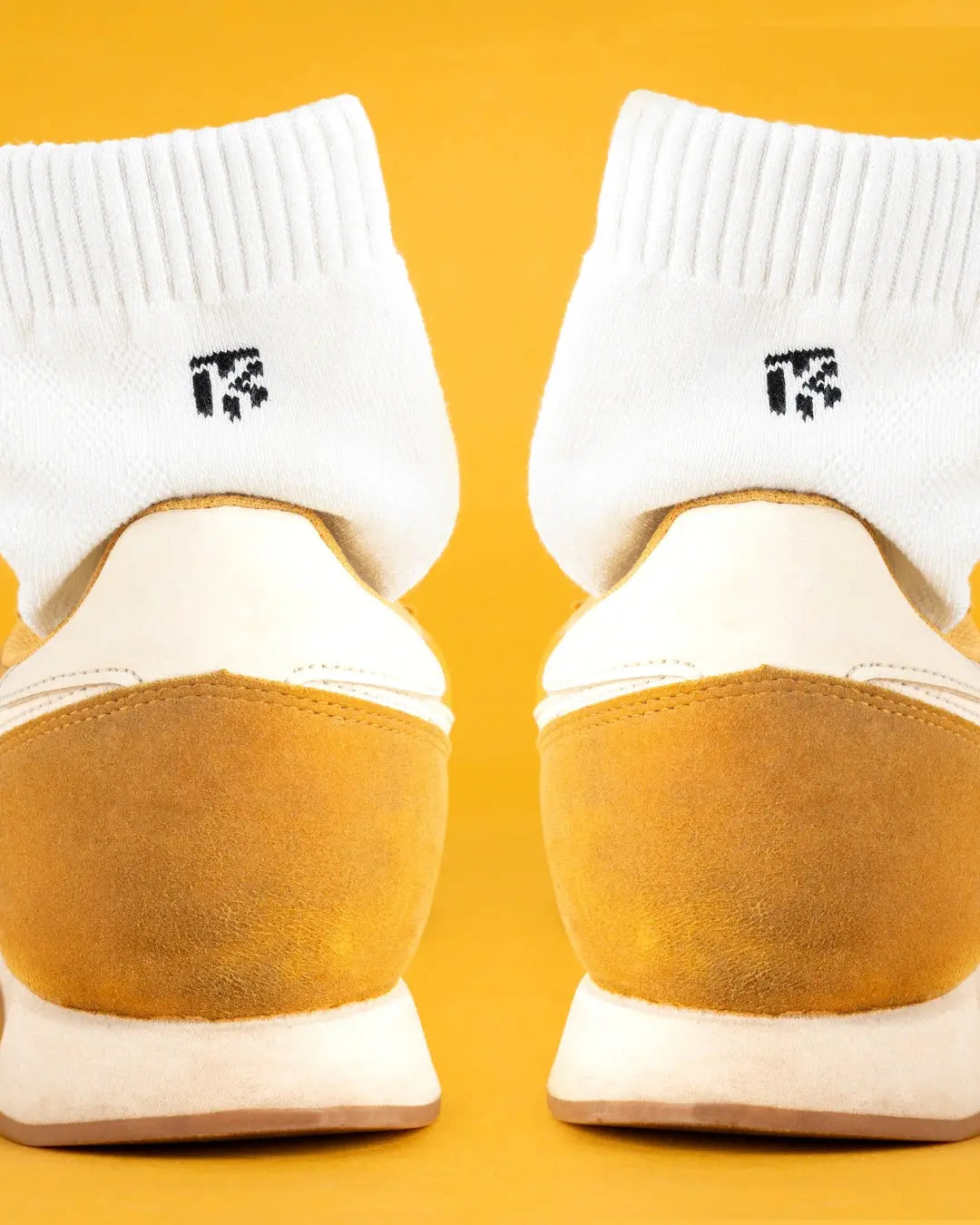 Men’s premium bamboo ankle socks from KIKITOES, displayed in multiple colours – ideal as sports socks or gym socks for active wear.