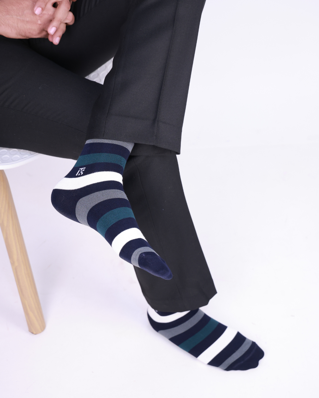 KIKITOES BAMBOO MEN CREW SOCKS | Urban Stripes | Arctic Flow