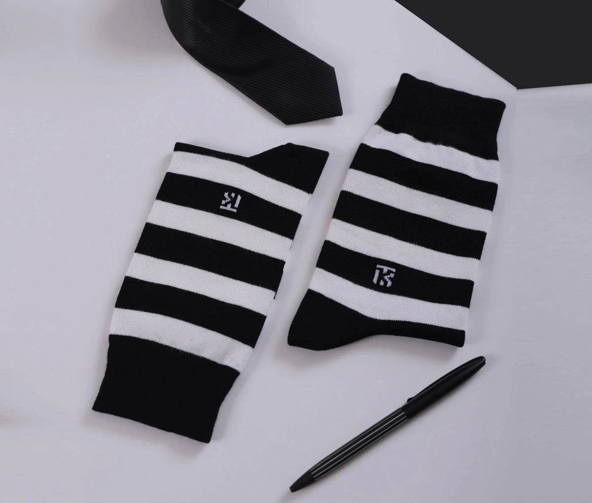 Kikitoes Luxe Signature Box – Stripes & Dots CollectionKikitoes