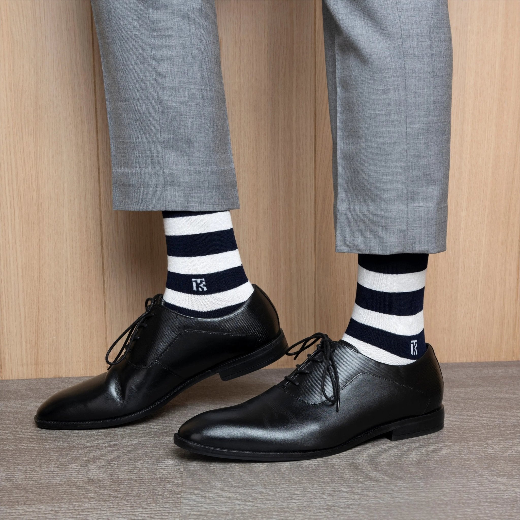 KIKITOES BAMBOO MEN CREW SOCKS | Classic Stripes | Navy Blue with WhiteKikitoes