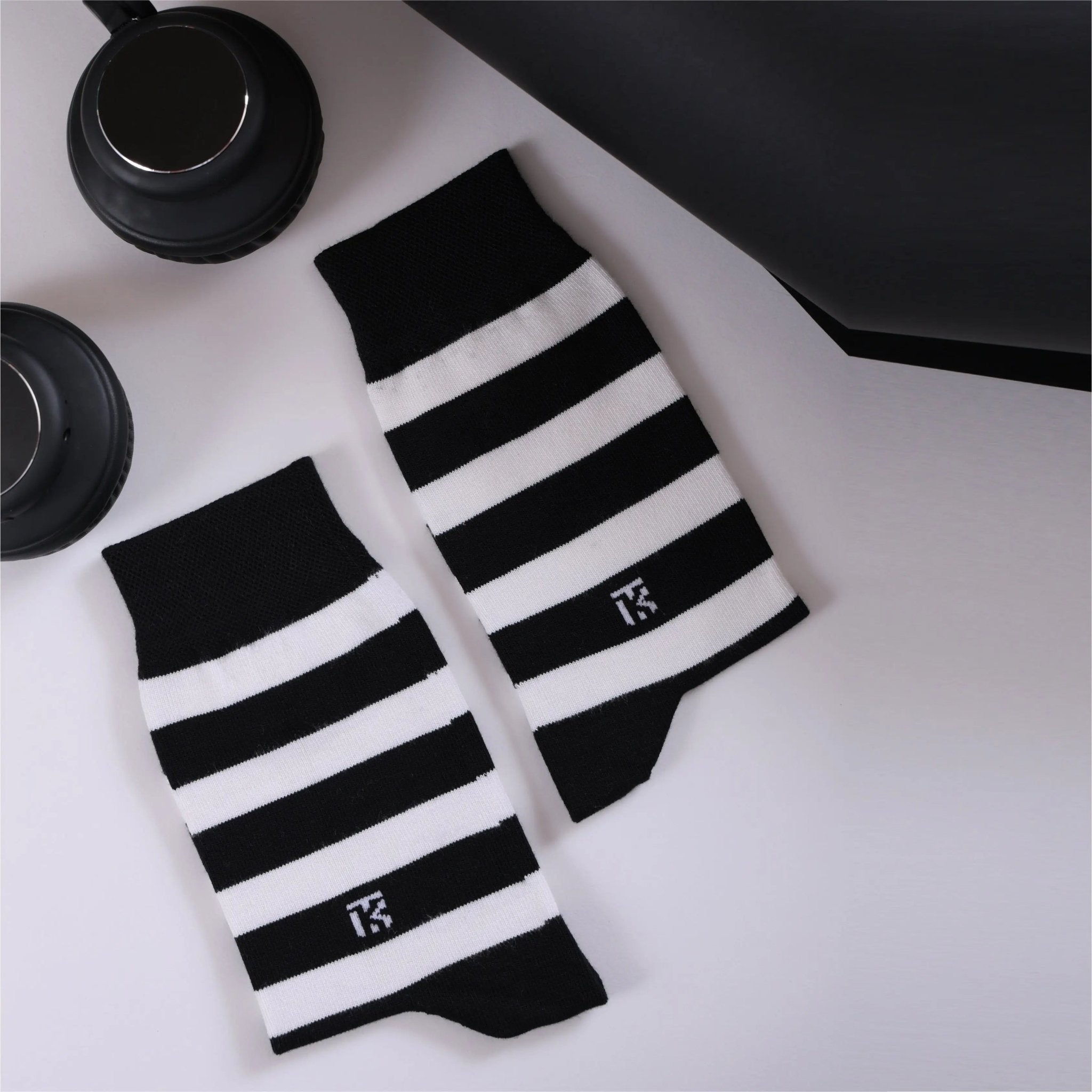 KIKITOES BAMBOO MEN CREW SOCKS | Classic Stripes | Black with WhiteKikitoes