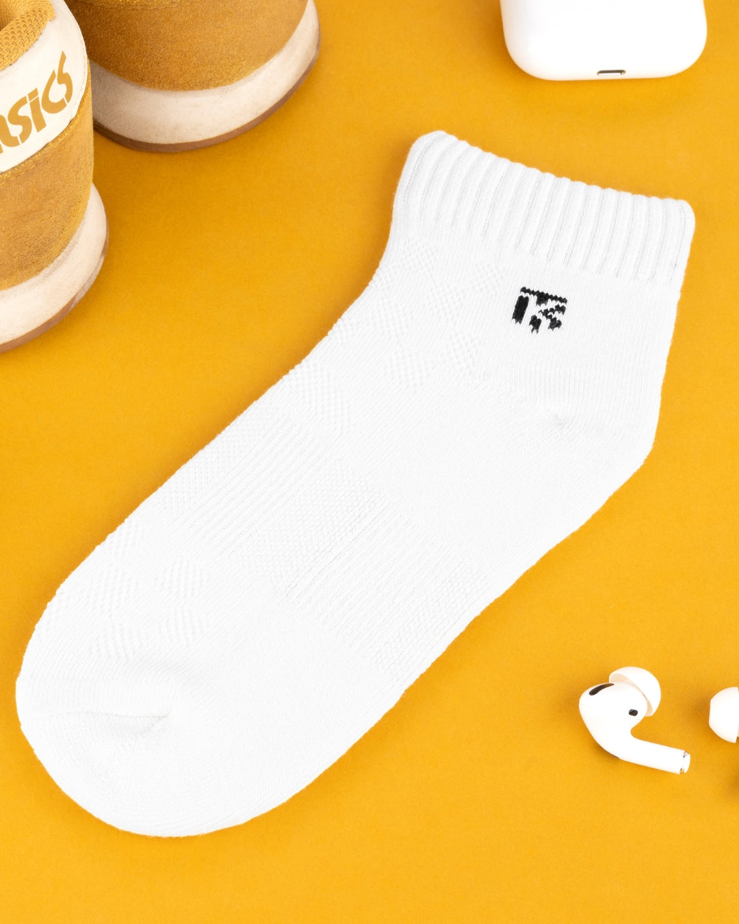 Men’s premium bamboo ankle socks from KIKITOES, displayed in multiple colours – ideal as sports socks or gym socks for active wear.
