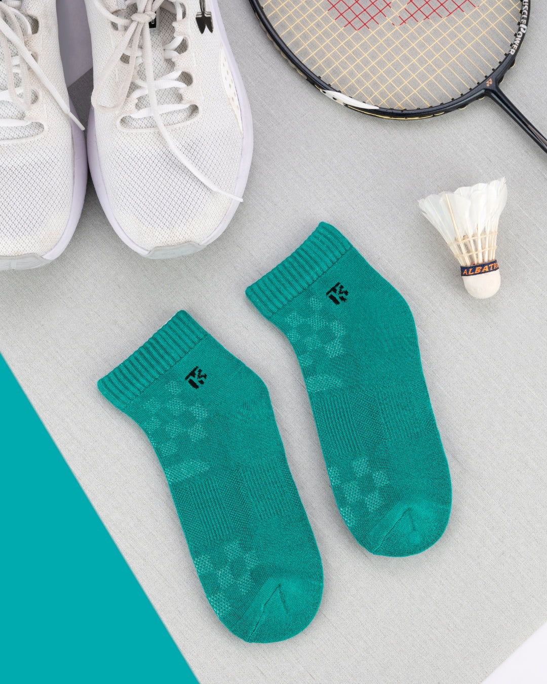 Men’s premium bamboo ankle socks from KIKITOES, displayed in multiple colours – ideal as sports socks or gym socks for active wear.