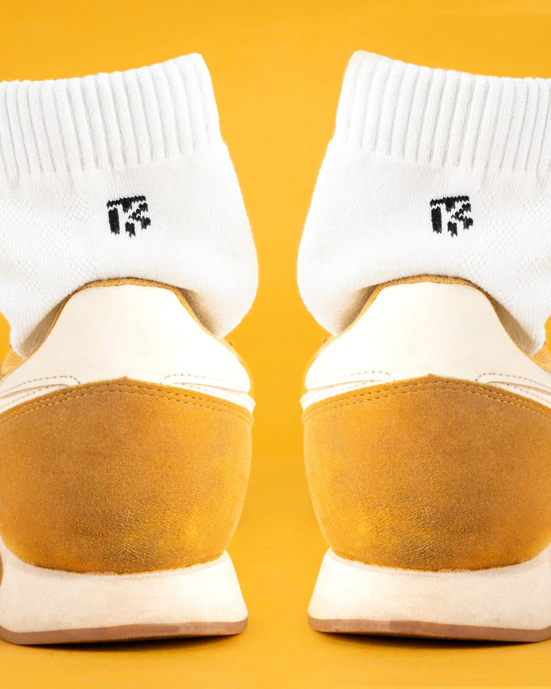 Men’s premium bamboo ankle socks from KIKITOES, displayed in multiple colours – ideal as sports socks or gym socks for active wear.