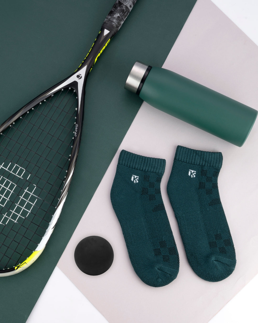 Men’s premium bamboo ankle socks from KIKITOES, displayed in multiple colours – ideal as sports socks or gym socks for active wear.